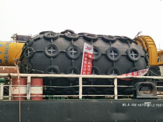 Fender Pneumatik yang Diisi Udara Tekanan Untuk Pencegahan Kerusakan Dalam Operasi Laut