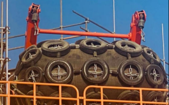 Fender Crane untuk Terminal Marinir