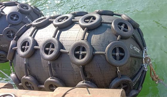 Pneumatic Marine Fender Dengan Harnessing